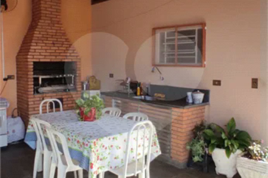 Casa a venda na cidade de São Pedro - SP.