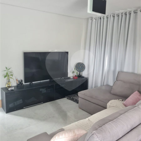 Linda casa em condomínio fechado, unindo conforto, lazer e segurança para você e sua família!
