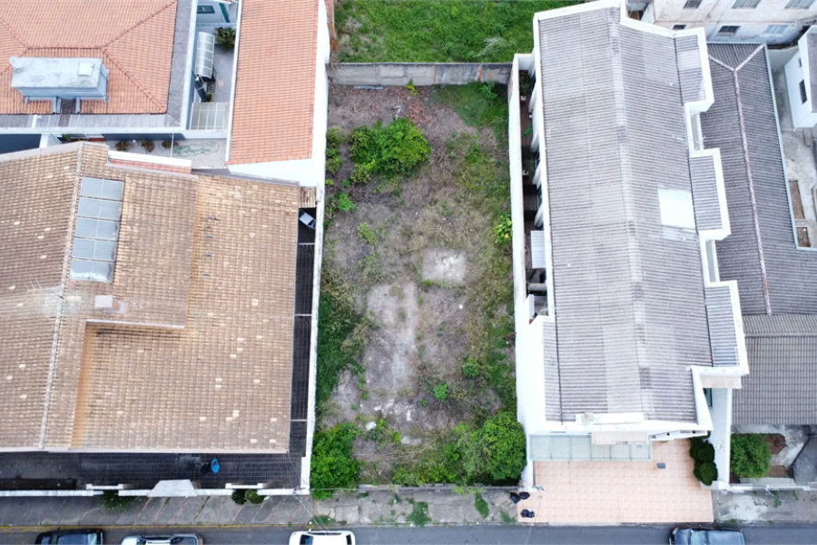 Terreno 300m² à Venda próximo ao centro á poucos metros da Avenida Champagnat