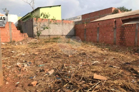 Terreno com 150,00 m² .