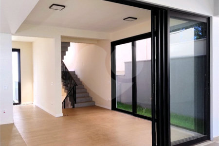 Casa a venda no condomínio Faber III