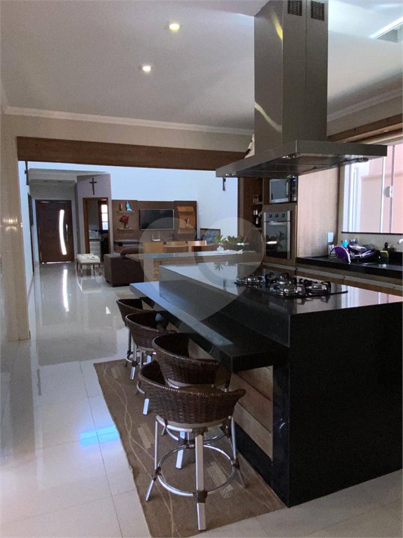 Excelente casa com muito boa localização no Condomínio Eldorado á venda.