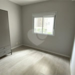 Apartamento de 155 m² com 4 dormitórios, varanda e 2 vagas de garagem. Condomínio com piscinas adulto, infantil e aquecida, lazer e portaria 24 horas.