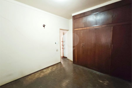 Casa Térrea Charmosa e Espaçosa na Vila Prado: Conforto, Praticidade e Próxima ao Centro!
