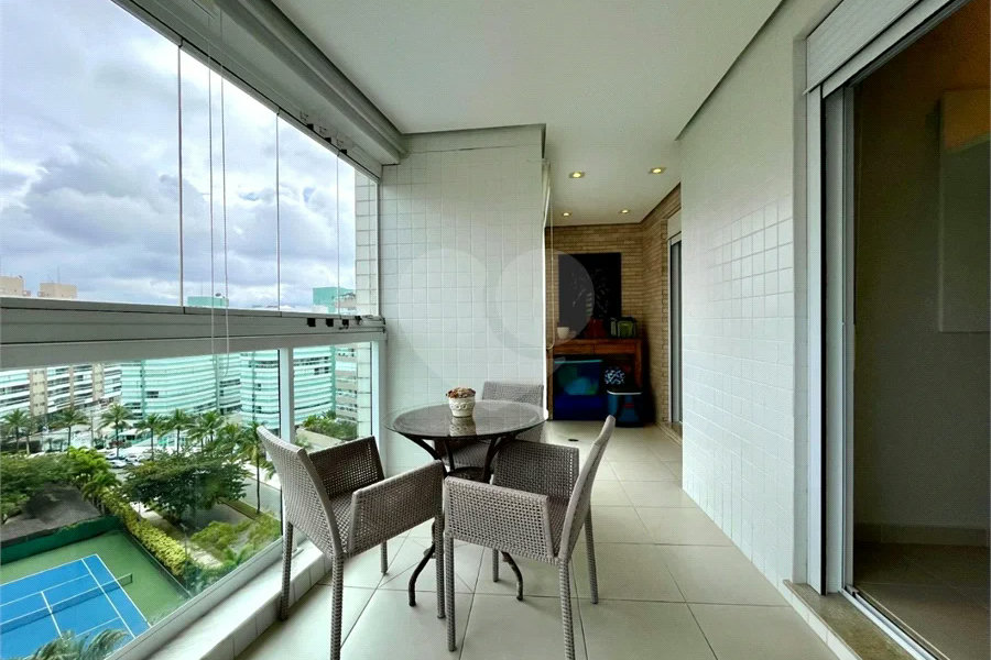 Apartamento à venda com 2 quartos, sendo 1 suíte,  em Riviera de São Lourenço, Bertioga, SP