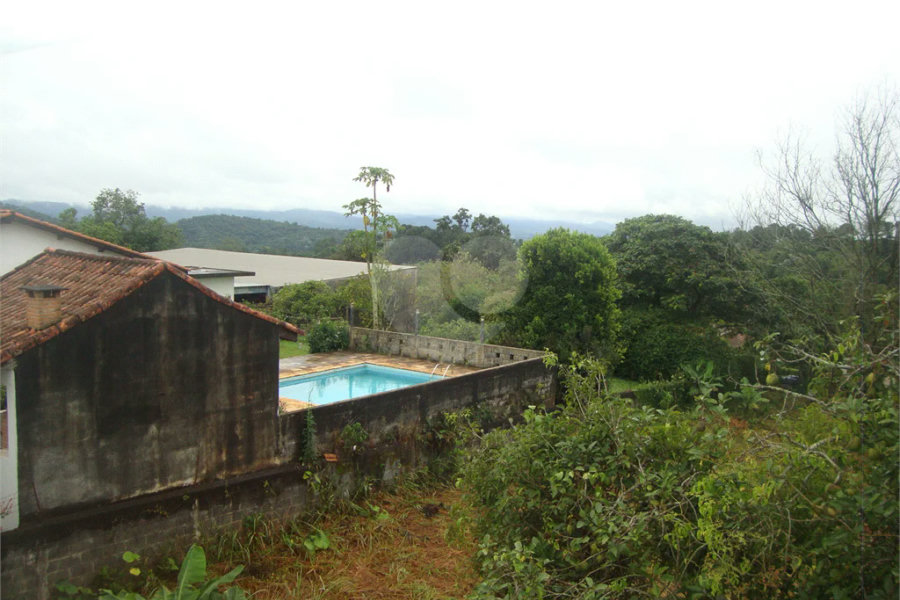 Chácara à venda com 5 quartos, sendo 2 suítes, em Jardim Arujá, Arujá, SP