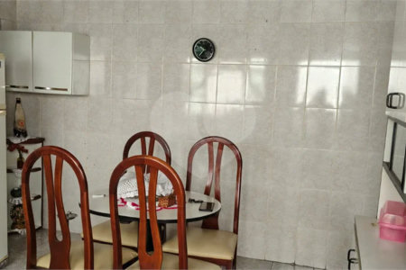 Casa com 150m² , 1 dormitório , 1 vaga de garagem , precisando de reforma , `venda na Penha.