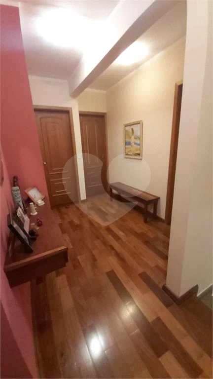 Sobrado com 224m² , 3 dormitórios , sendo 2 suítes , 3 vagas de garagem , 7 banheiros , à venda na Vila Scarpelli em Santo André.