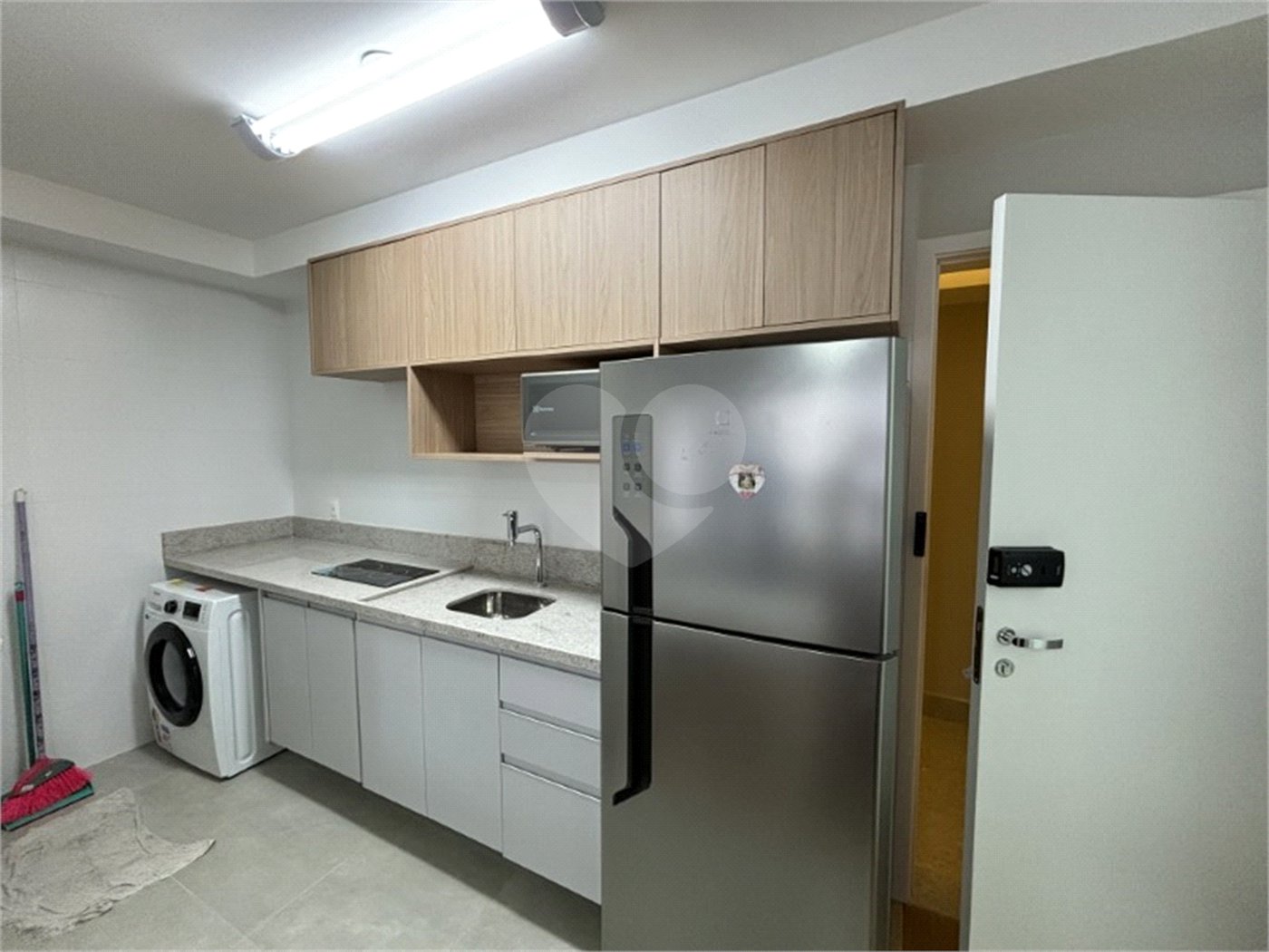 Apartamento com dois dormitórios, sem vaga de garagem, 2 minutos da estação Republica