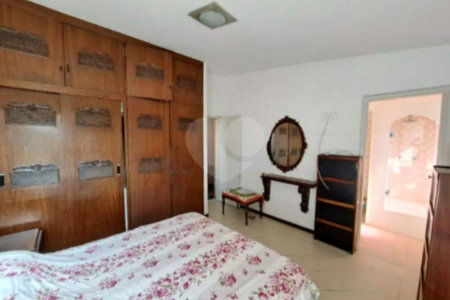 Sobrado com 112m² , 3 dormitórios , sendo 1 suíte , 3 vagas de garagem , à venda no Bosque da Saúde.