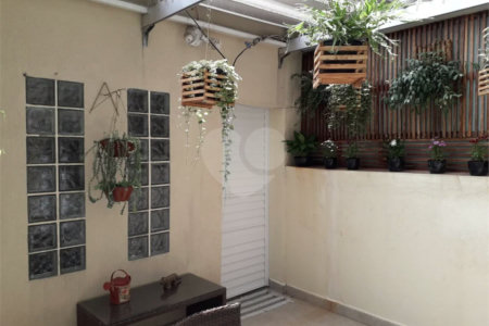 Sobrado á venda 222m² 3 quartos na região do metrô Guilhermina Esperança, Penha