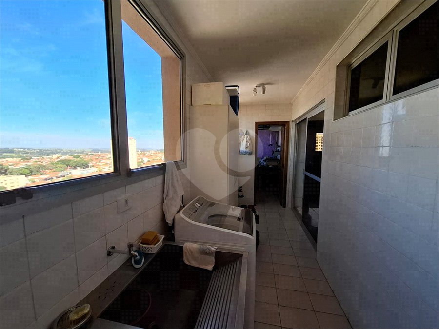 Apartamento à venda com 3 quartos, sendo 1 suíte, no Centro, Araraquara, SP