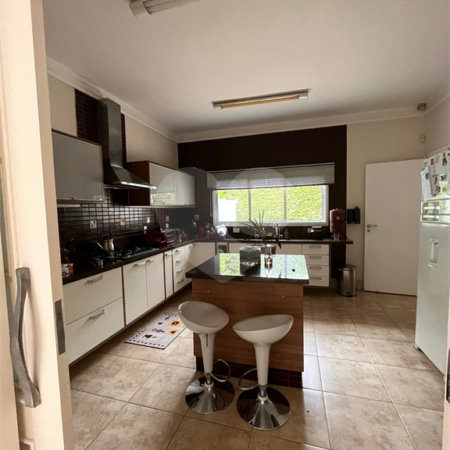 Casa à venda com 5 quartos, sendo 4 suítes,  no condomínio Terras de Santa Clara, Jacareí - SP