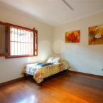 Casa à venda com 4 quartos, sendo 2 suítes, em Interlagos, São Paulo, SP