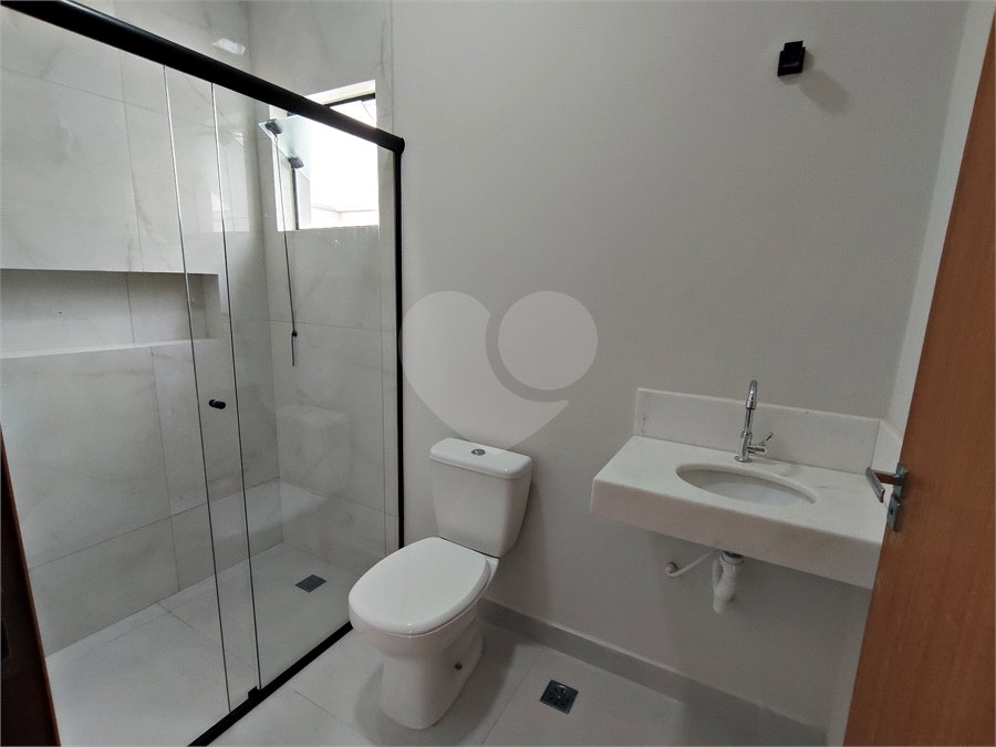 Casa à venda com 3 quartos, sendo 1 suíte, no condomínio Lago dos Ipês, Itapetininga - SP