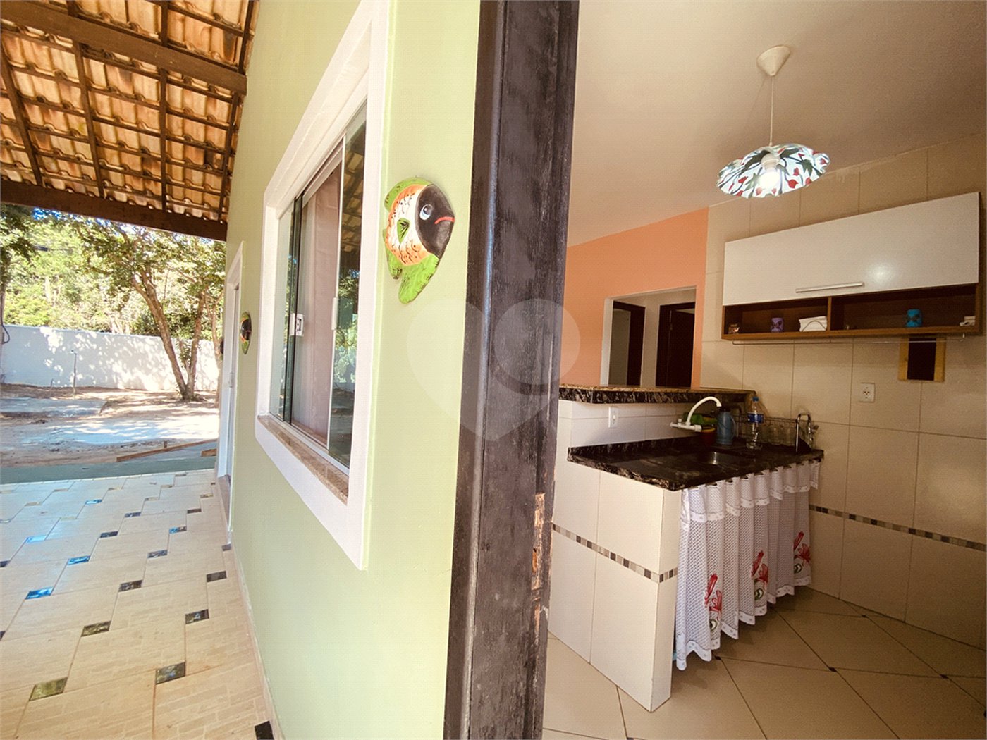 Casa em condomínio para alugar com 2 quartos, sendo 1 suíte, em Caravelas, Armação dos Búzios, RJ