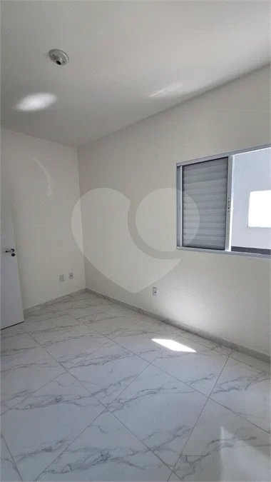 RESIDENCIAL TORRES NOBRES Apartamento com ótima distribuição e praticidade: 2 quartos 1 banheiro 1Sala Cozinha Área de serviço 1 vaga de garagem RESIDENCIAL TORRES NOBES
