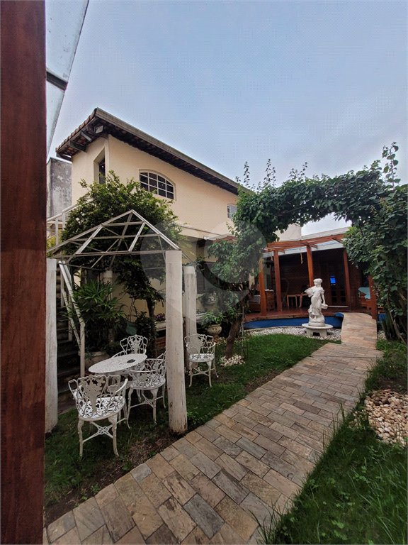 Casa à venda com 4 quartos, sendo 2 suítes,  em Vila Bela Flor, Mogi das Cruzes, SP