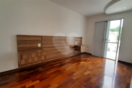 Casa à venda com 3 quartos, sendo 1 suíte, no condomínio Residencial Jardins, São Bernardo do Campo - SP