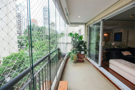 Apartamento à venda com 3 suítes em Real Parque, São Paulo, SP