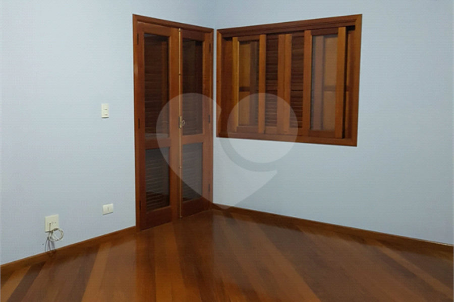 Casa à venda com 4 quartos, sendo 2 suítes, no condomínio Alpes da Cantareira, Mairiporã - SP