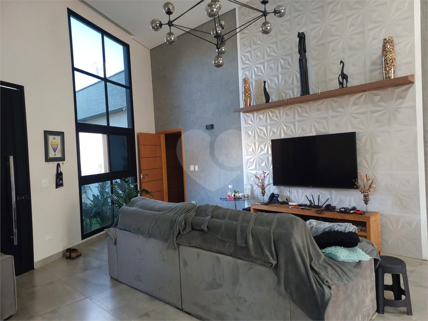 Casa à venda com 4 quartos, sendo 2 suítes,  no condomínio Figueira Garden, Atibaia - SP