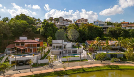 Casa à venda com 4 quartos, sendo 3 suítes,  no condomínio Estância Marambaia, Vinhedo - SP