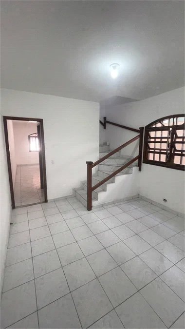 Sobrado à venda com 4 quartos, sendo 1 suíte, em Jardim Ester Yolanda, São Paulo, SP
