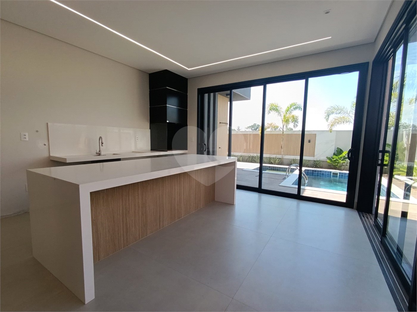 Casa à venda com 3 suítes no condomínio Villa Sapezal, Indaiatuba - SP
