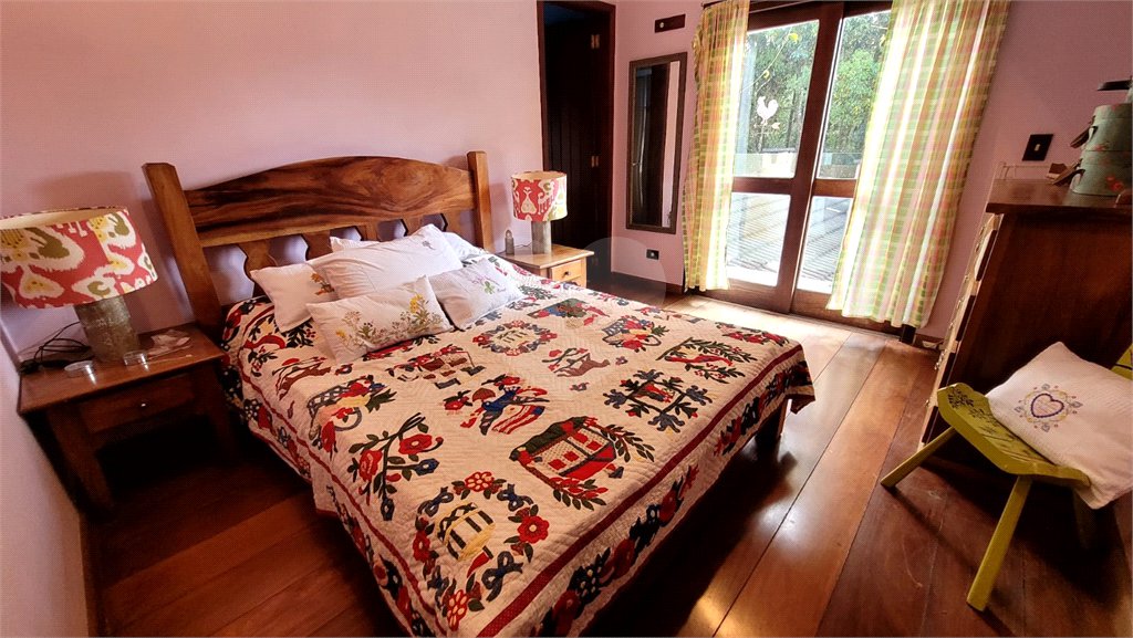 Casa à venda ou para alugar com 4 quartos, sendo 3 suítes, no condomínio Associação Reserva das Hortênsias, Mairiporã - SP
