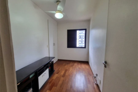 Apartamento à venda com 3 quartos, sendo 1 suíte, em Jardim Londrina, São Paulo, SP