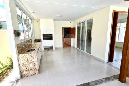 Casa à venda com 3 quartos, sendo 1 suíte, em Outerio da Glória, Porto Seguro, BA