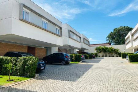 Casa à venda com 4 quartos, sendo 2 suítes, no condomínio Residencial Vila Lagos, São Paulo - SP
