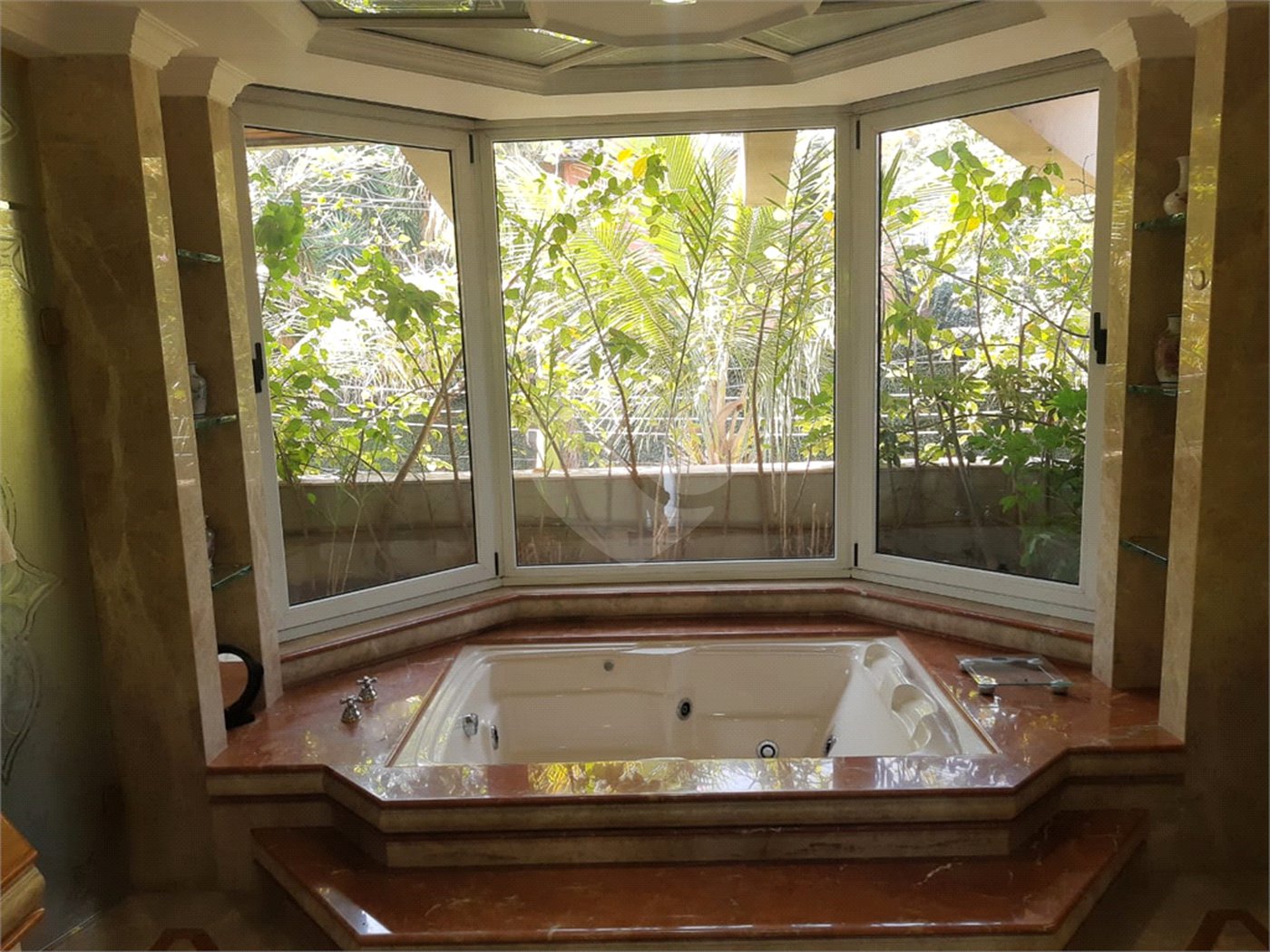 Casa à venda com 5 suítes em Jardim Leonor, São Paulo, SP