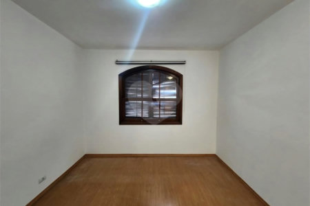 Casa à venda com 3 quartos, sendo 1 suíte,  em Jardim Celeste, São Paulo, SP
