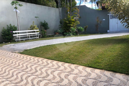 Casa à venda com 3 quartos, sendo 2 suítes,  em Jardim do Lago, Atibaia, SP