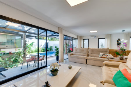 Casa à venda com 4 suítes no condomínio Villa Suiça, São Paulo - SP