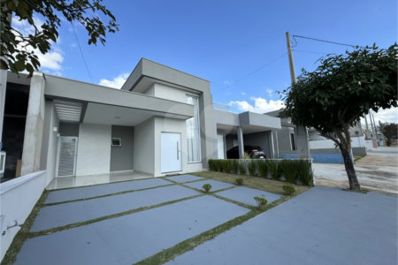 Casa à venda com 3 quartos, sendo 1 suíte, no condomínio Jardim Guarujá, Salto - SP