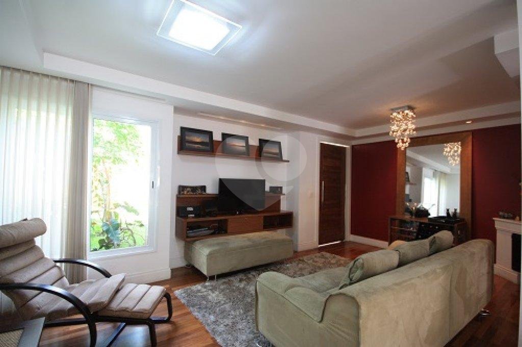 Casa à venda com 4 quartos, sendo 2 suítes, no condomínio Melbourne Residence, São Paulo - SP