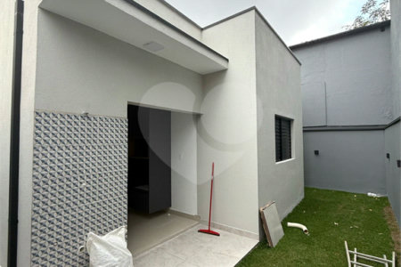 Casa à venda com 3 quartos, sendo 1 suíte,  em Jardim das Bandeiras, Mogi das Cruzes, SP