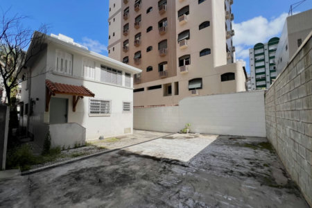Casa com 3 dormitórios para alugar, 284 m² por R$ 21.162,89 - Gonzaga - Santos/SP