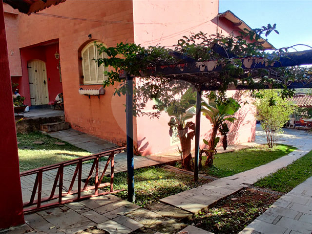 Casa à venda com 4 quartos, sendo 1 suíte,  no condomínio Chacarás Bela Vista, Mairiporã - SP