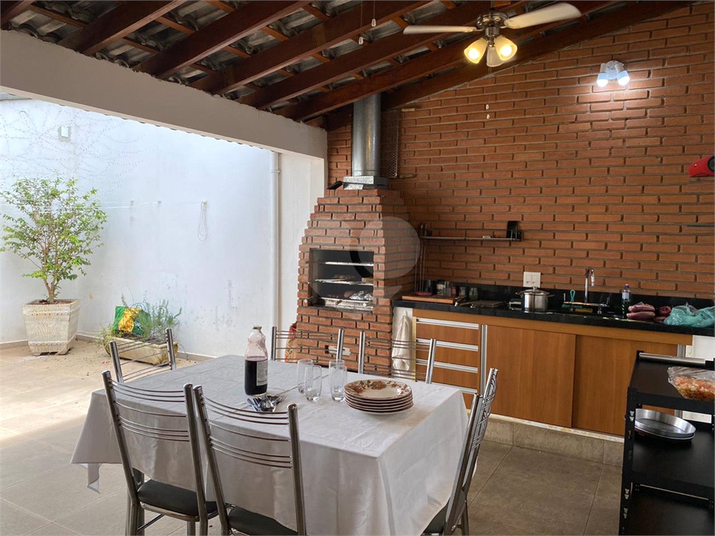 Sobrado à venda com 4 quartos, sendo 1 suíte, em Tremembé, São Paulo, SP