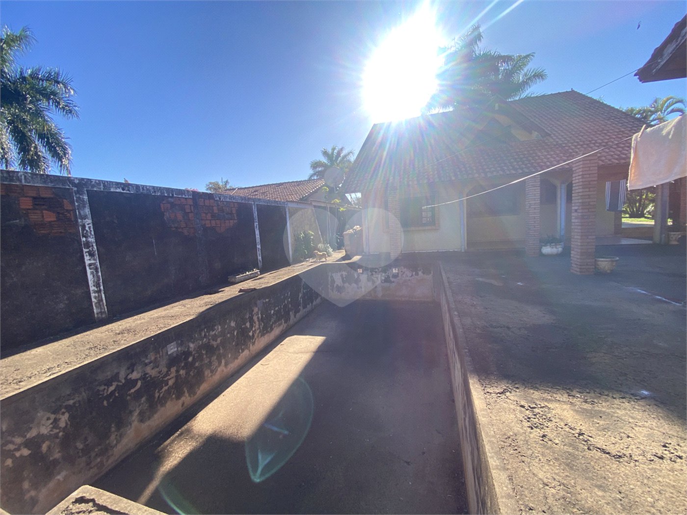 Casa à venda com 3 quartos, sendo 1 suíte, em Parque Residencial Monte Carlo, Ponta Porã, MS