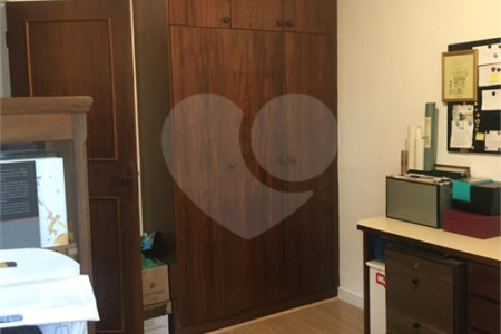 Campo Belo: Elegante Apartamento de 113 m² com Suíte e 2 Vagas em Localização Privilegiada