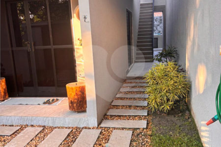 Casa à venda com 3 quartos, sendo 2 suítes, no condomínio Recanto das Palmeiras, Rio de Janeiro - RJ