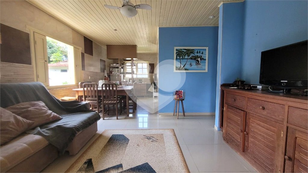 Casa à venda com 4 quartos, sendo 2 suítes, no Centro, Santa Cruz Cabrália, BA