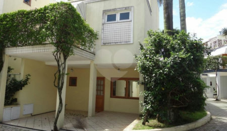 Casa para alugar com 4 quartos, sendo 2 suítes,  no condomínio Vila Hípica, São Paulo - SP