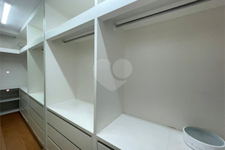 Apartamento à venda com 3 quartos, sendo 1 suíte, em Itaim Bibi, São Paulo, SP