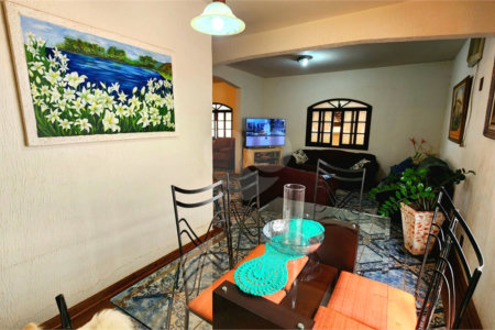 Casa à venda com 4 quartos, sendo 1 suíte, em Jardim Nova Época, Araraquara, SP